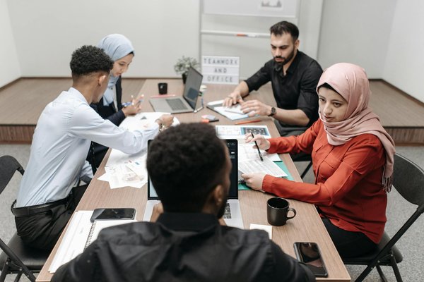 Approches créatives pour optimiser la gestion des ressources documentaires au sein d"une entreprise de recherche