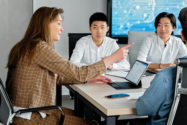 Stratégies innovantes pour améliorer l"évaluation de la performance des fournisseurs dans les entreprises de services technologiques